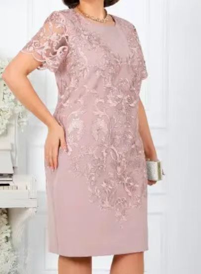 Damen Elegantes Kleid mit floraler Spitze Echoarchiv