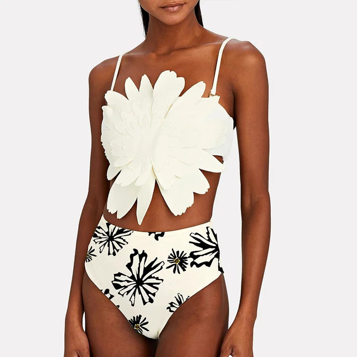 Damen Bikiniset mit besonderem Blumendekor und langem Wickelrock Echo Archiv