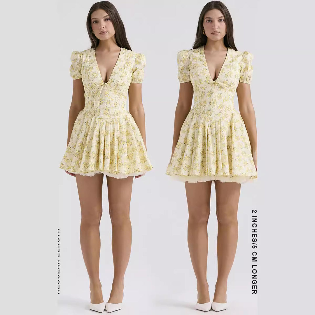 Damen Verspielt geschnittenes Minikleid mit blumigen Akzenten und Puffärmeln Echo Archiv