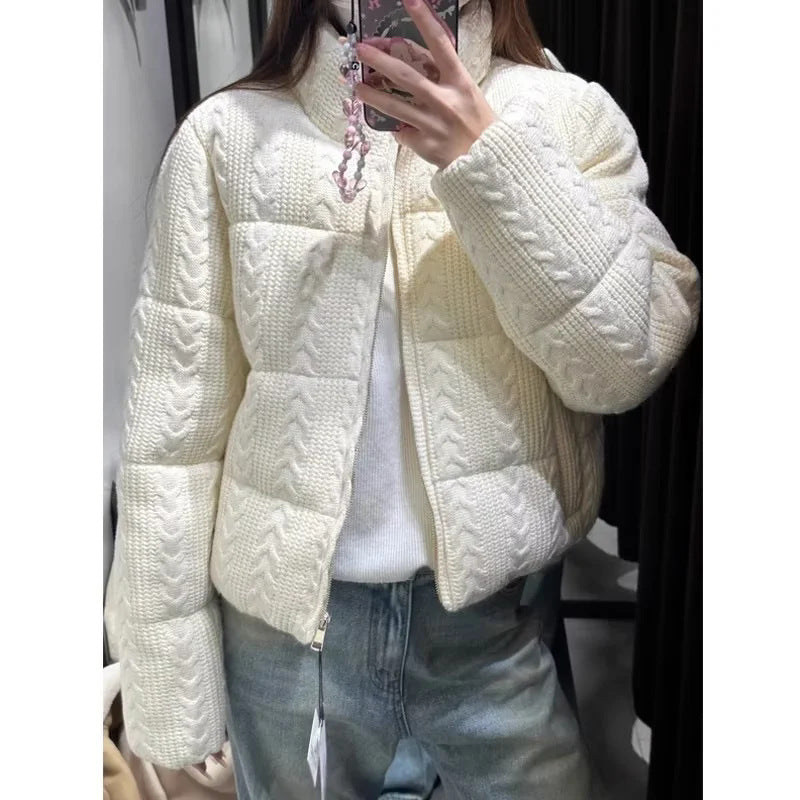 Damen gesteppte Strick‑Steppjacke mit Zopfstrick‑Optik, wattierter Thermofüllung und hohem Stehkragen – Célinea