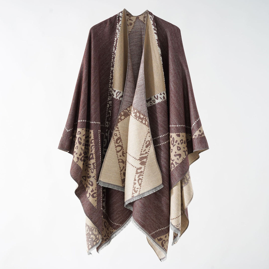 Damen Großer Double-Face Jacquard-Umhang mit Animal-Patch und feinem Fransensaum – Célinea