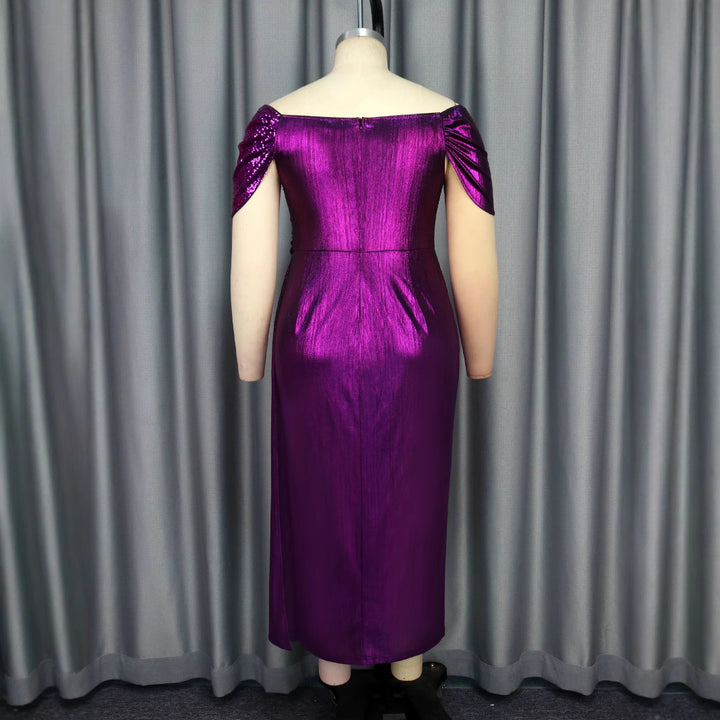 Damen glamouröses Abendkleid mit glänzendem Oberteil und eleganter Drapierung Echo Archiv