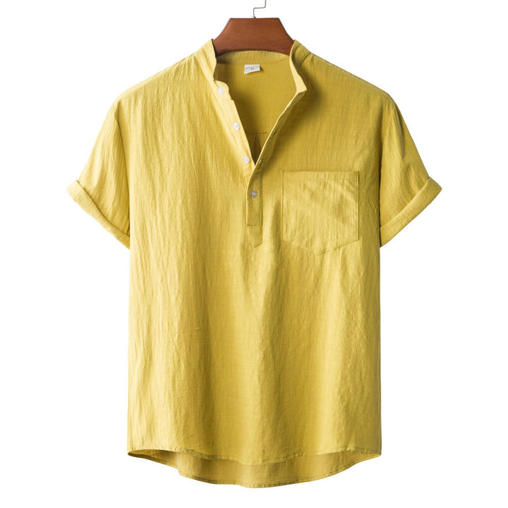 Herren Kurzarmhemd mit modernem Henley-Kragen und praktischer Brusttasche Echoarchiv