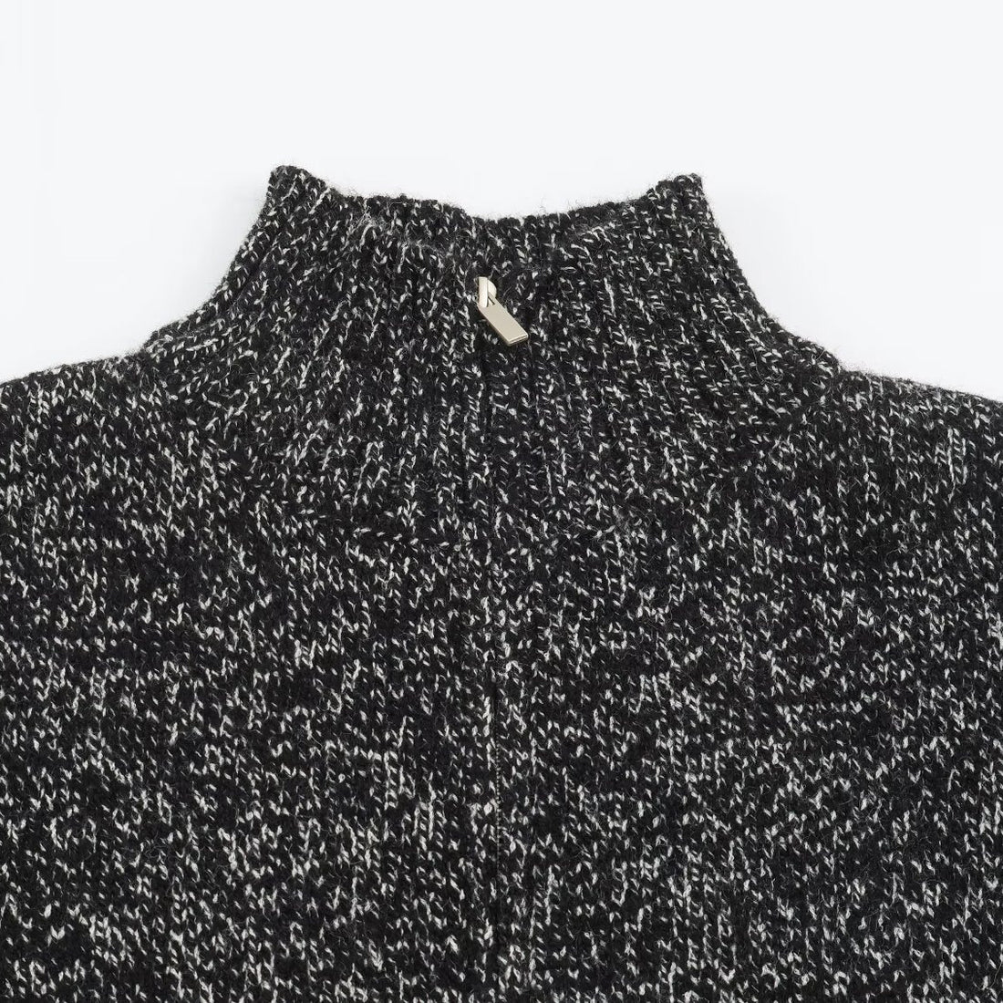 Damen Grobgestrickter Reißverschluss-Pullover mit Stehkragen und geripptem Saum Echoarchiv