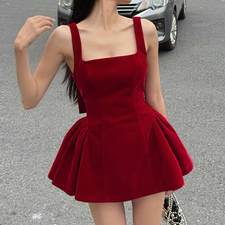 Damen Kurzes Samtkleid mit hochwertigem Schnitt und A-Linien-Silhouette Echo Archiv