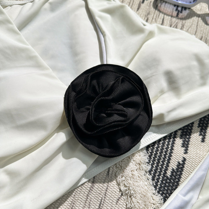 Damen Hochgeschnittener Bikini mit elegantem Blütenmotiv Echo Archiv