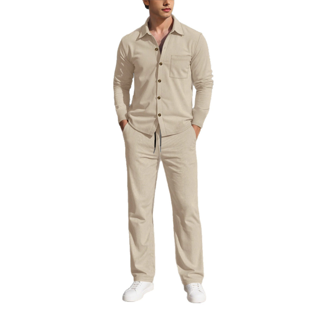 Herren eleganter Freizeitanzug mit strukturiertem Design und praktischen Taschen Echoarchiv