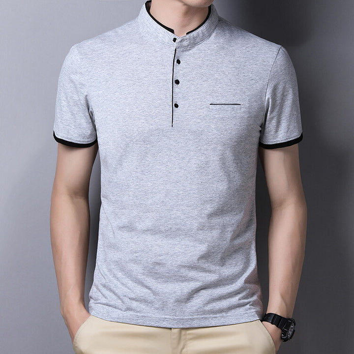 Herren Poloshirt mit modernem Stehkragen und feinen Kontrastdetails Echoarchiv