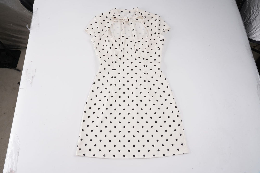 Damen Polka-Dots Minikleid mit modernem Kragen und verspieltem Schleifendetail Echo Archiv