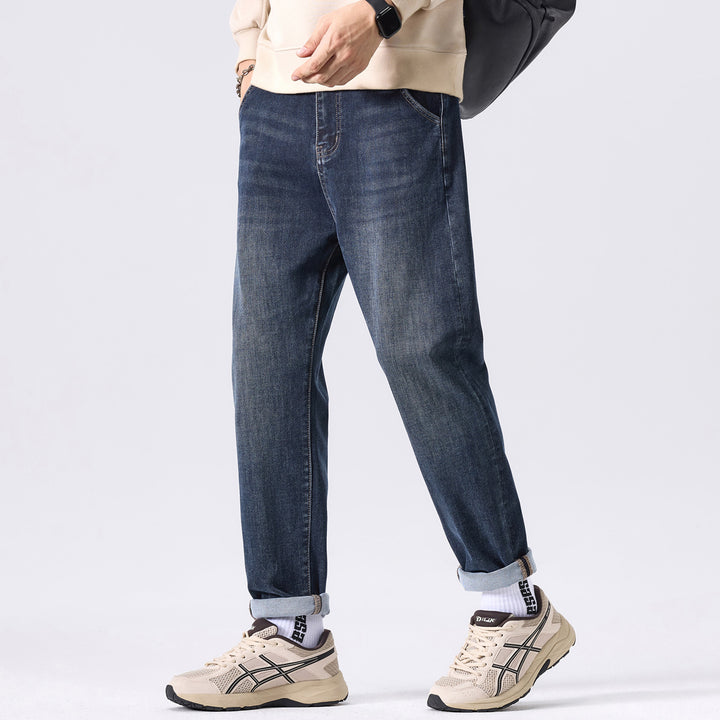 Herren Konisch geschnittene Freizeit-Jeans mit mittlerer Leibhöhe und dezenter Used-Waschung Echoarchiv