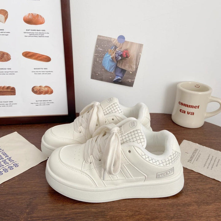 Damen Sneakers im minimalistischen Design mit strukturierter Oberfläche und weicher Dämpfung Echo Archiv