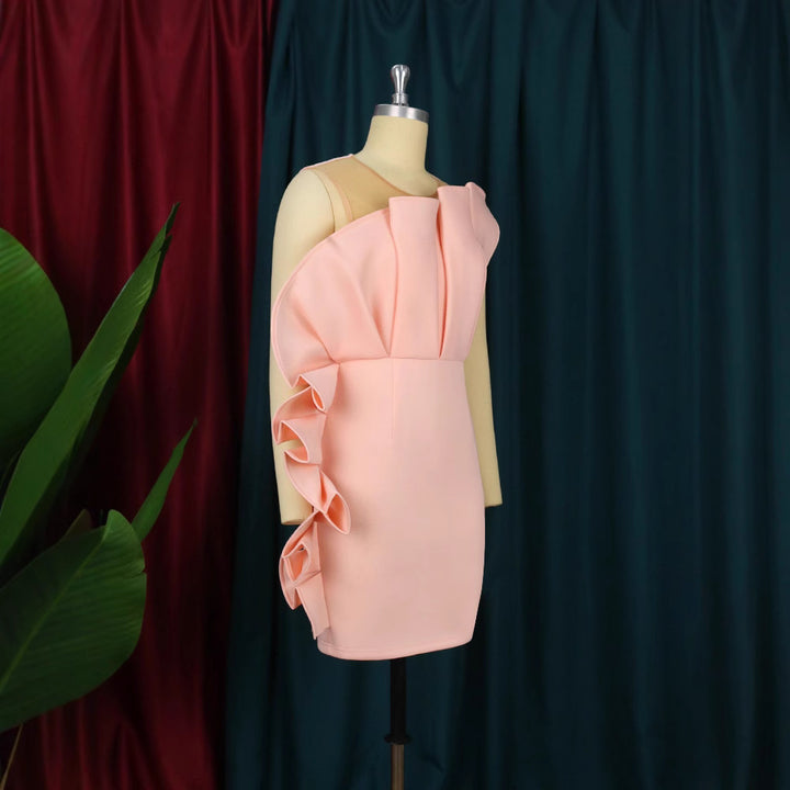 Damen Elegantes Minikleid mit asymmetrischem Schnitt und voluminösen Rüschen Echo Archiv