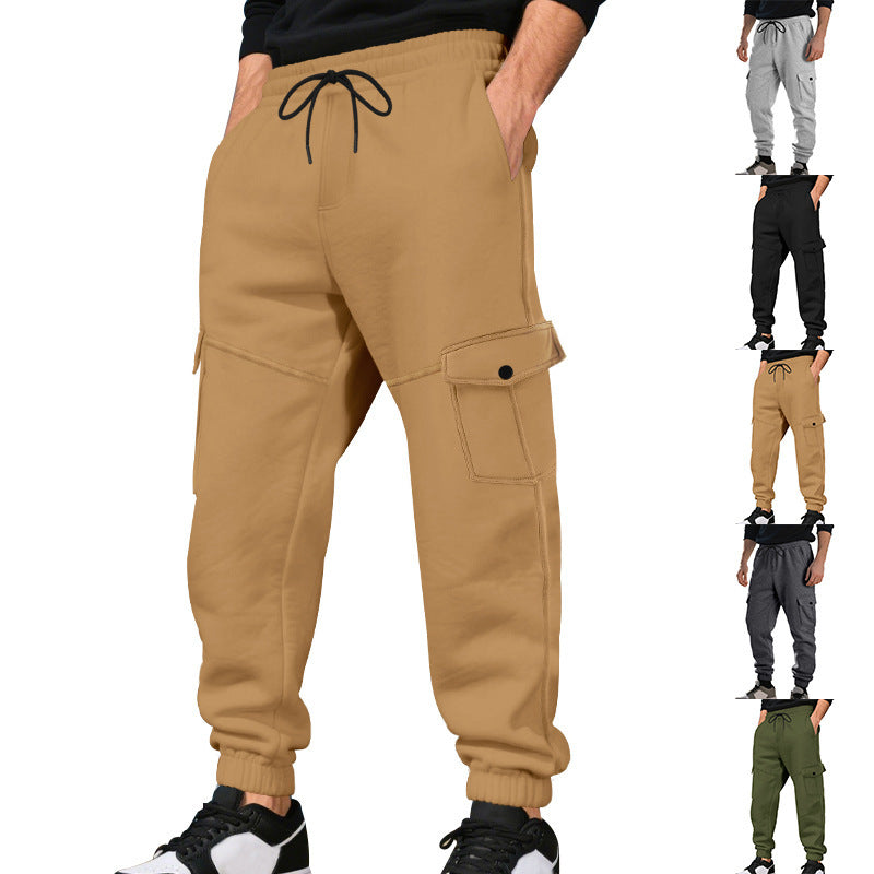 Herren nan urban-militärische Cargo-Jogginghose mit knieabgesteppten Einsätzen, seitlichen Klappentaschen und gerippten Beinabschlüssen Echo Archiv