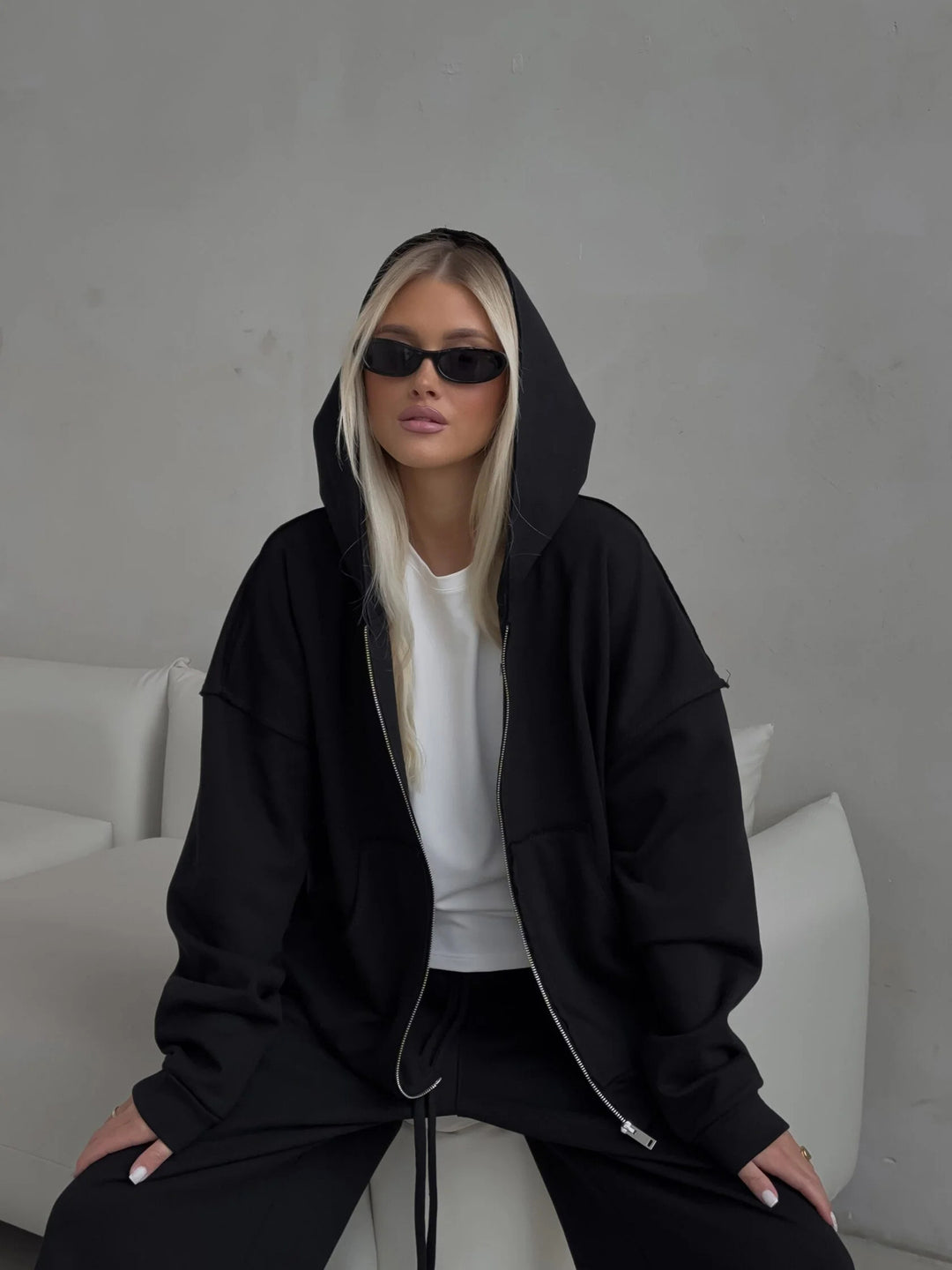Damen oversized kurz geschnittener Kapuzenpullover und hochtaillierte Jogginghose Set aus Bio-Baumwollfleece – Auréline