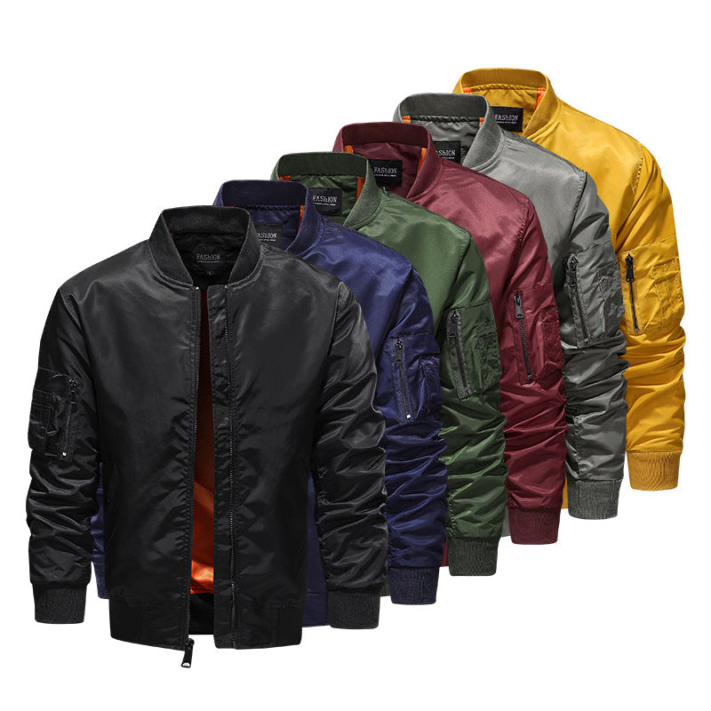 Herren Leichter Nylon‑Bomber mit kontrastierendem Futter und Ärmeltasche Echo Archiv