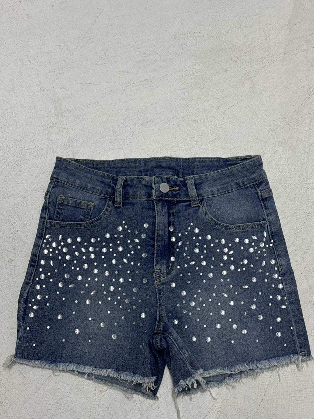 Damen Jeansshorts mit glitzernden Applikationen und fransigem Saum Echo Archiv