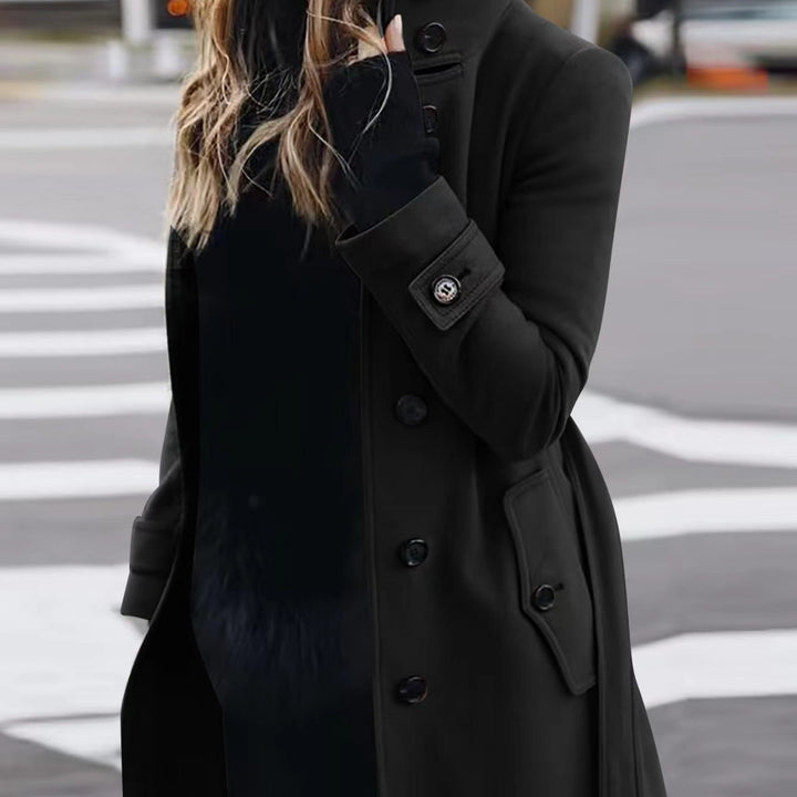 Damen Doppelreihiger Trenchcoat mit hohem Stehkragen, Taillengürtel und Manschetten-Detail – Montévia