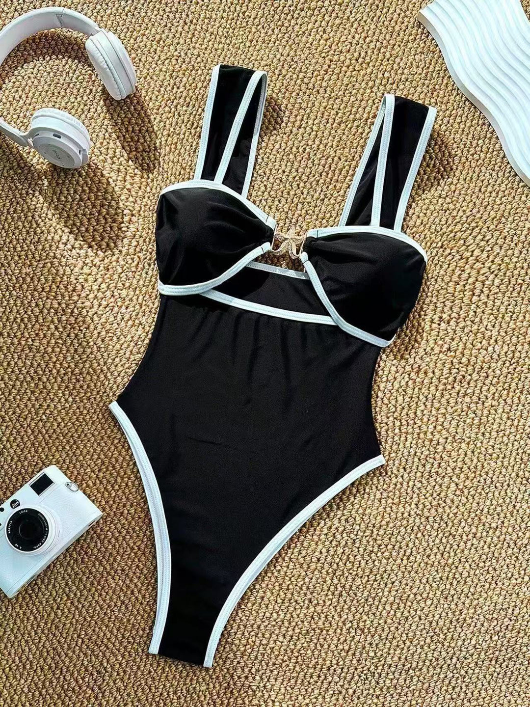 Damen Einteiler Badeanzug mit modischem Bustier und verstellbaren Trägern Echo Archiv