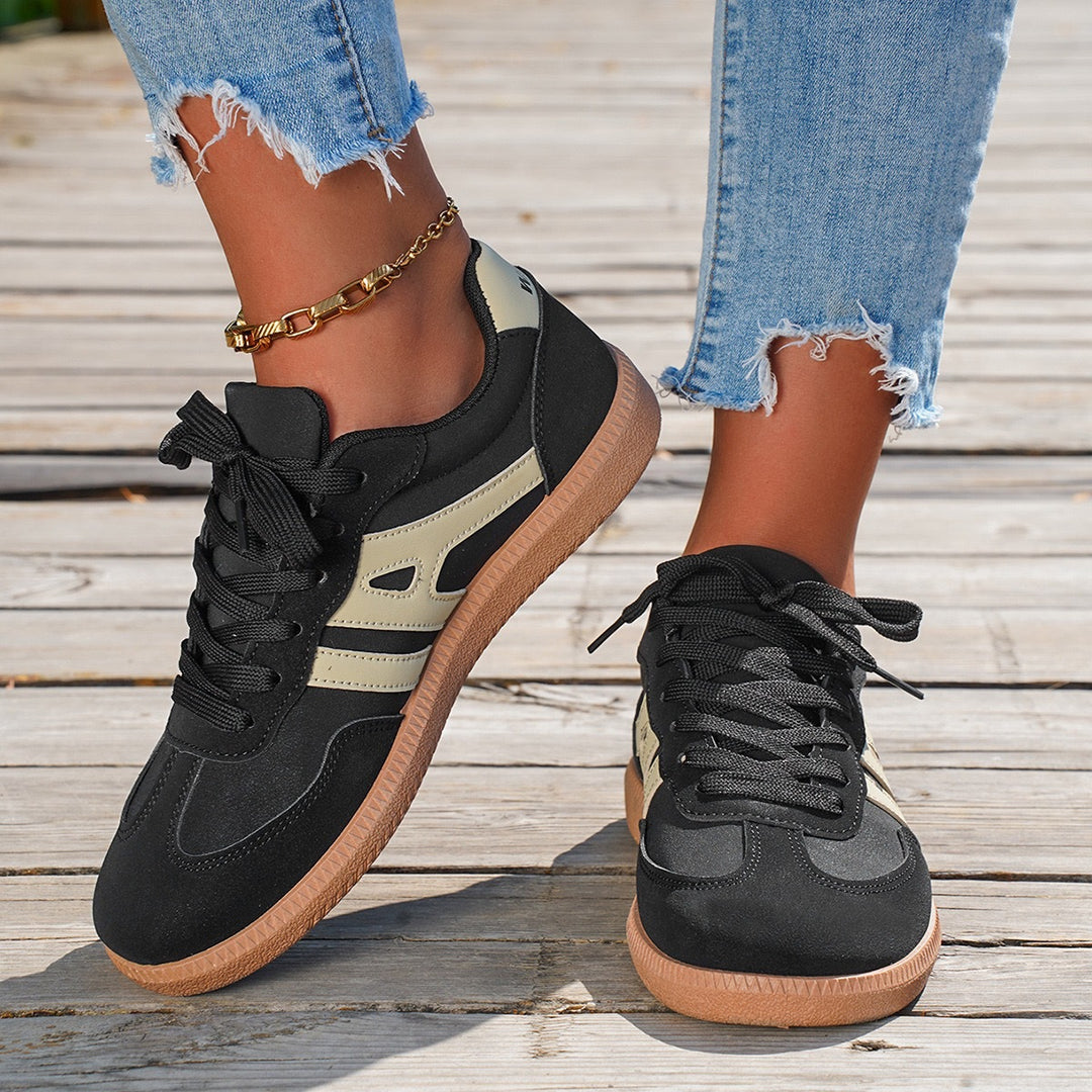 Damen Retro-Sneaker mit Gummisohle, leichtem Textilfutter und Komfortfußbett – Névara