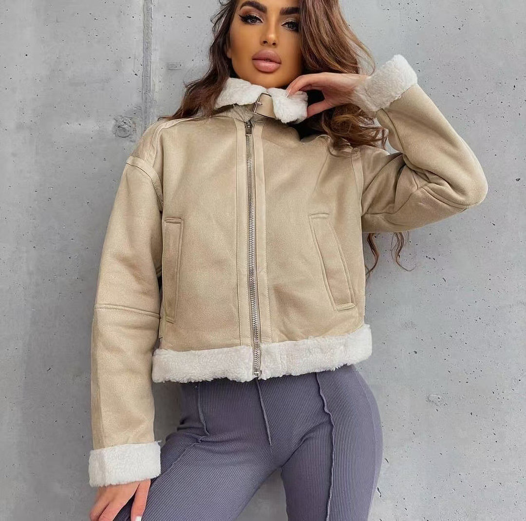 Damen Hochgeschnittene Pilotjacke aus veganer Lederoptik mit Teddyfutter und Reißverschluss Echo Archiv