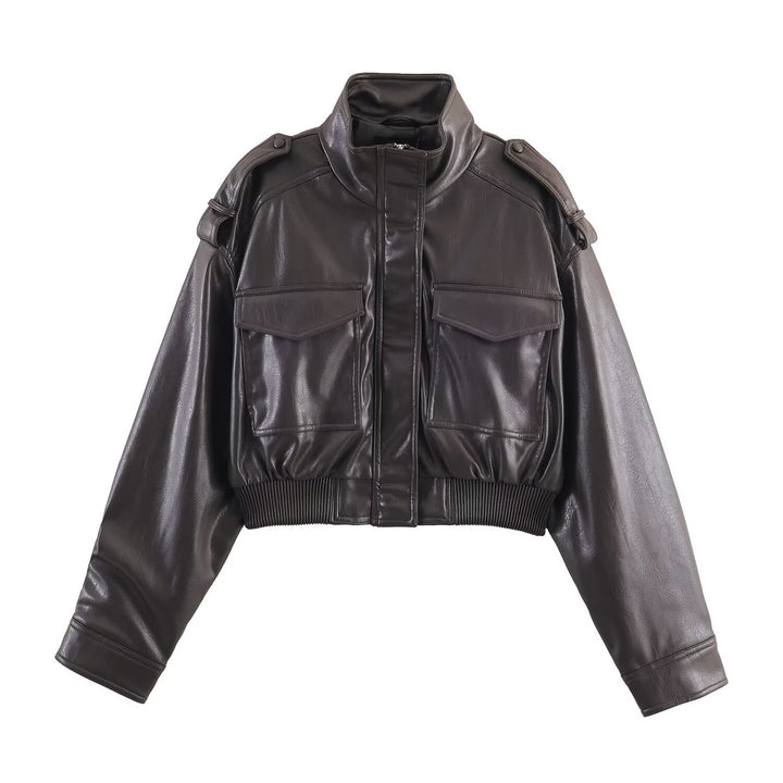 Damen nan kurz geschnittene Military-inspirierte Kunstlederjacke mit hohem Stehkragen, aufgesetzten Pattentaschen, Schulterklappen und geripptem Bund Echo Archiv