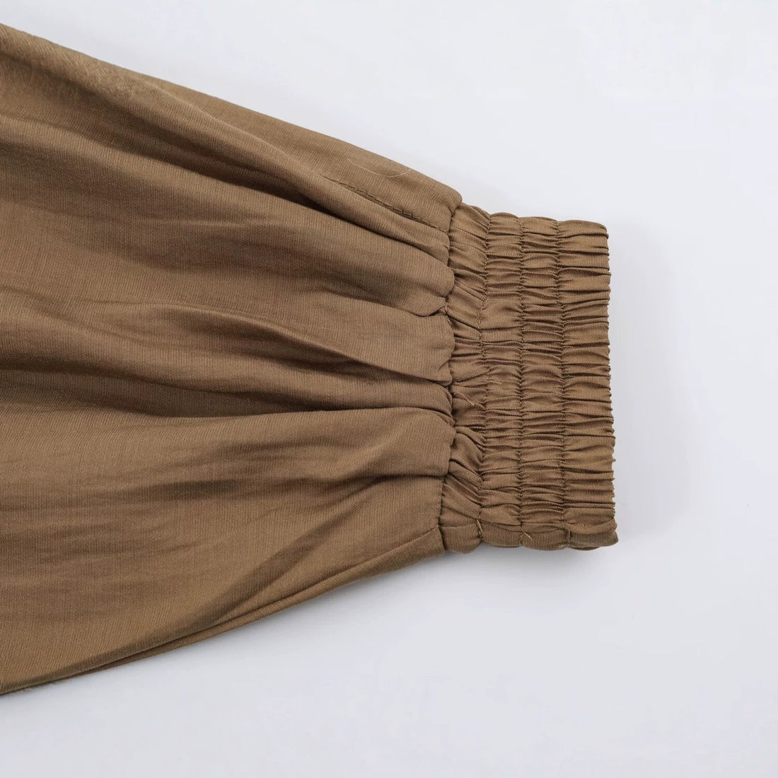 Damen Leichte Plissierte Blousonjacke mit Rundkragen, Ballonärmeln und gesmoktem Saum Echoarchiv