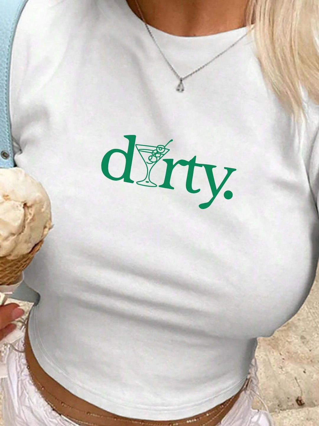 Damen Crop-Top mit kreativem Grafikdesign und modernem Schriftzug Echo Archiv