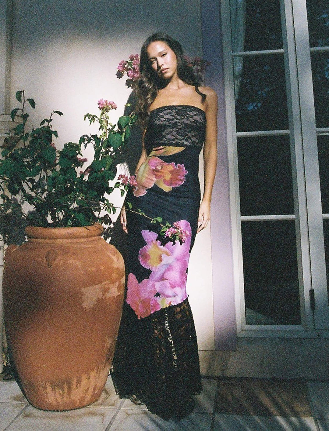 Damen Off-Shoulder Spitzenkleid mit Floral-Akzenten und transparentem Unterstoff Echo Archiv