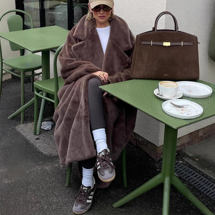 Damen Oversize Kunstfell-Maximantel mit weitem Revers Echoarchiv