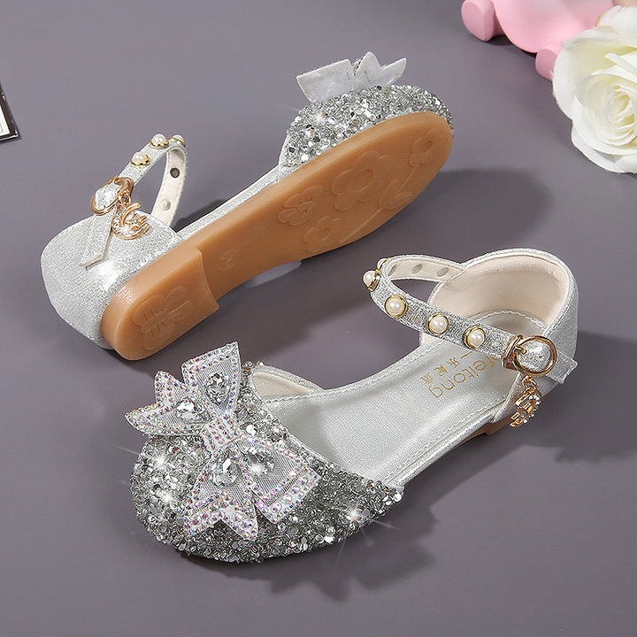 Mädchen Ballerina mit Glitzer und dekorativen Schleifen Echo Archiv