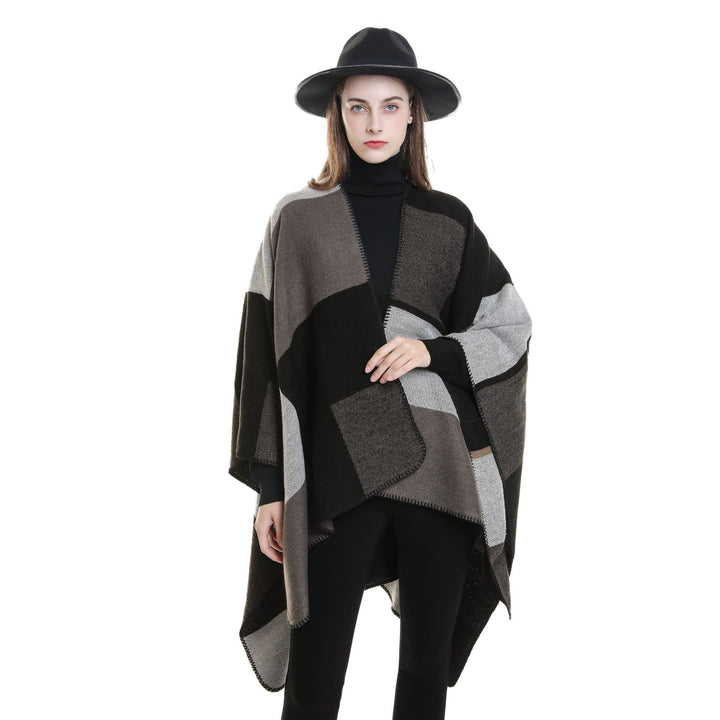 Damen Weicher Wollmix-Poncho mit geometrischem Jacquard und offenem Wasserfall-Schnitt – Avérine