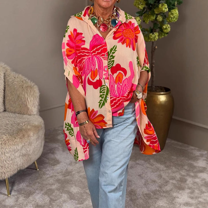 Damen nan luftige Oversize-Hemdbluse im Resortstil mit großflächigem Blumenprint und asymmetrischem Zipfelsaum Echo Archiv