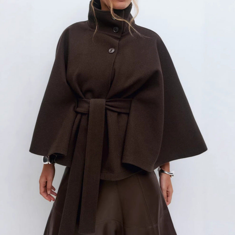 Damen Wollmantel im Cape‑Stil mit Stehkragen und Taillengürtel – Montévia