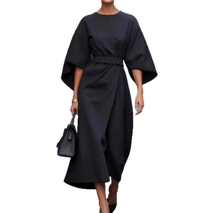 Damen nan minimalistisches Abendkleid mit überlangen weiten Ärmeln und taillenmodellierender Faltendrapierung Echo Archiv