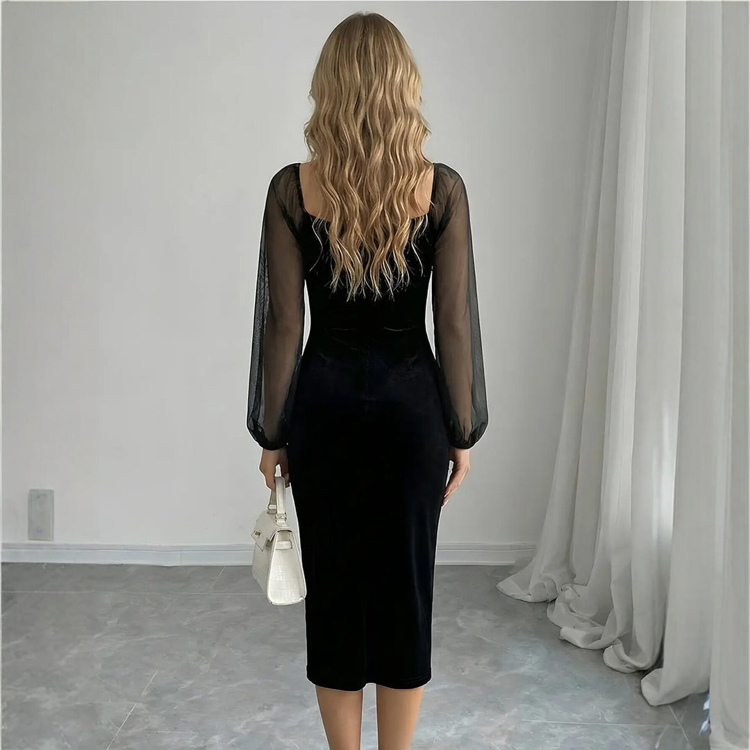 Damen figurbetontes Samtkleid mit transparenten Mesh-Ärmeln und herzförmigem Dekolleté – Élara