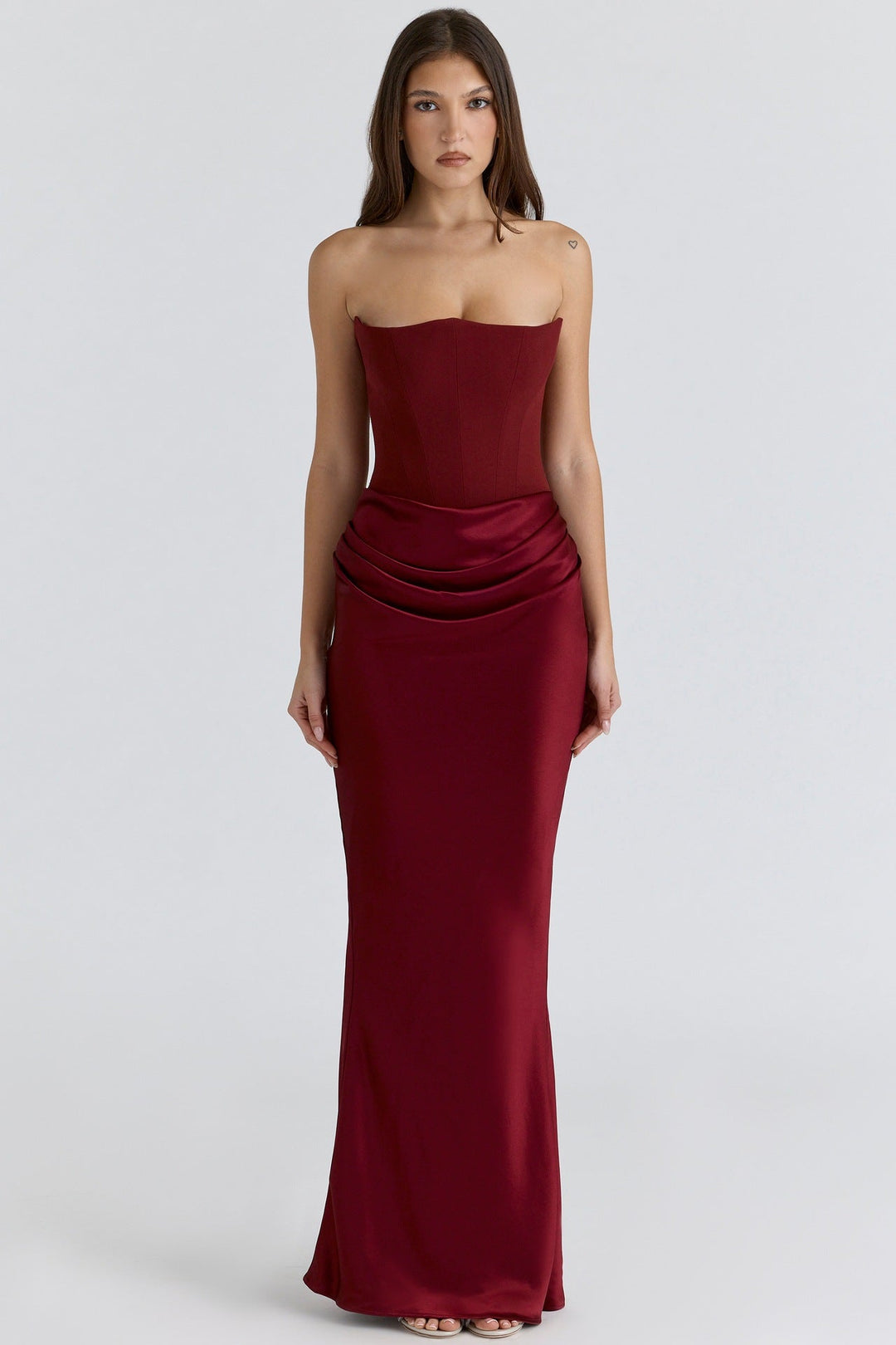 Damen Elegantes Abendkleid mit Herz-Ausschnitt und schimmerndem Oberteil Echoarchiv