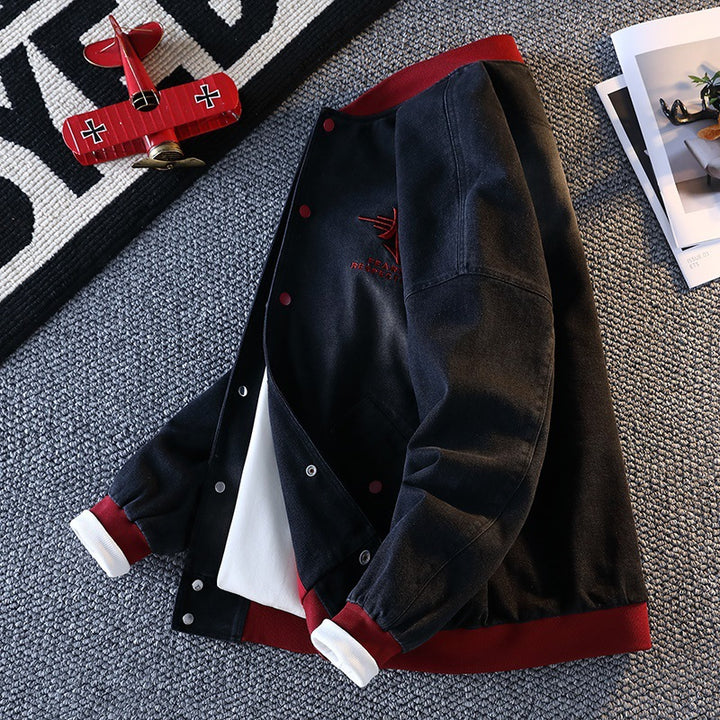 Herren sportliche Jeansjacke im College-Stil mit gesticktem Logo Echoarchiv