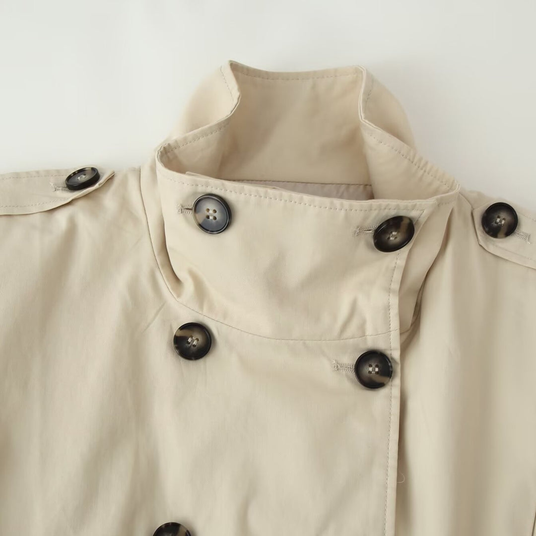 Damen Kurzjacke im Trenchstil, doppeltreihig mit hohem Stehkragen und Taillensmock Echo Archiv