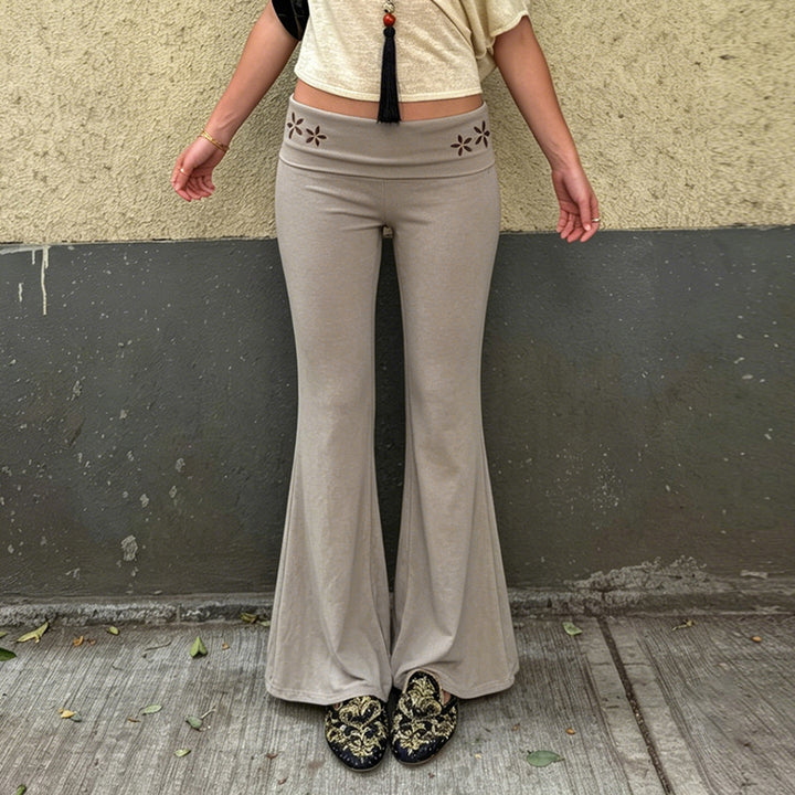 Damen nan Yogahose Flared mit Umschlagbund, komfortable Bootcut-Passform und Laser-Cut Blütendetail Echo Archiv