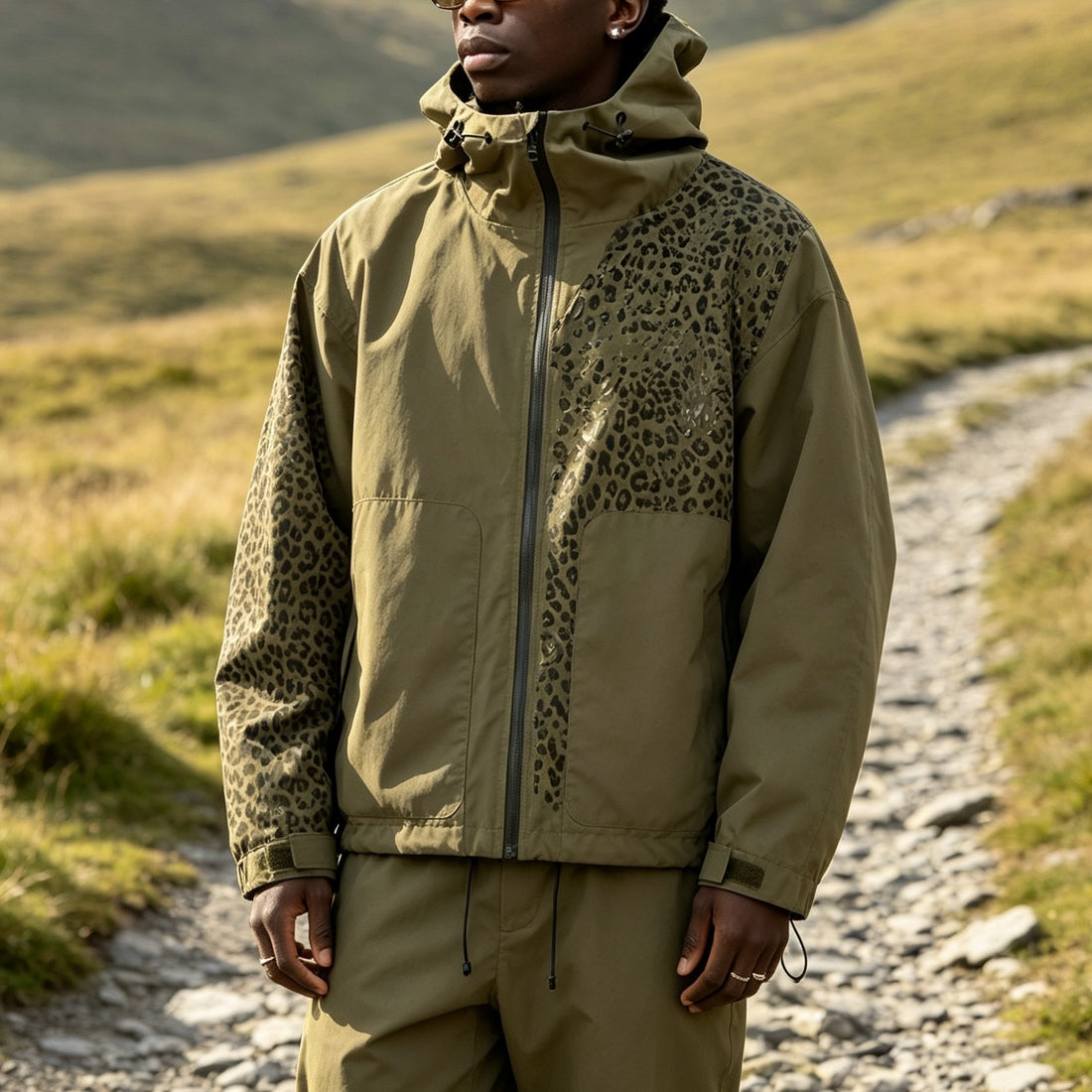 Damen Modische Jacke mit Kapuze und Tierdruck – Célinea