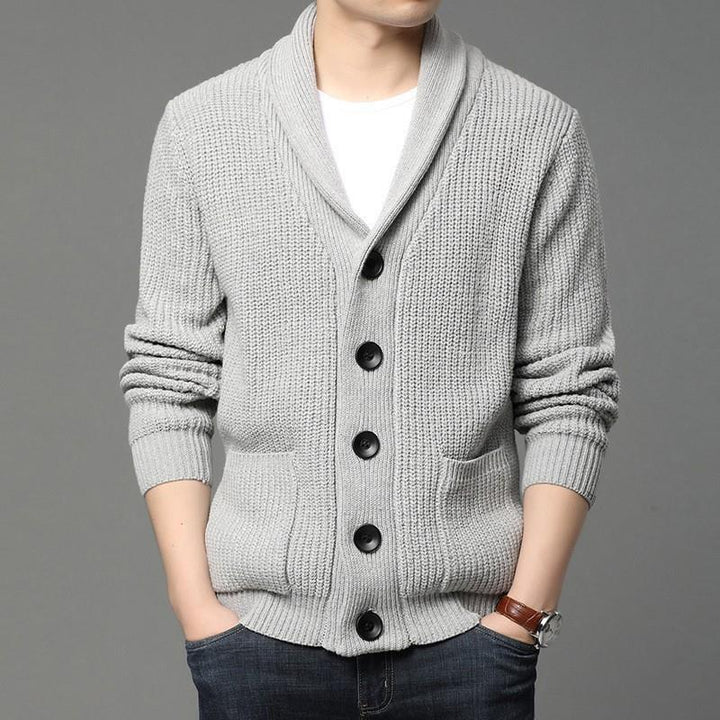 Herren kuschelige Strickjacke mit schickem Kragen und funktionalen Taschen Echoarchiv