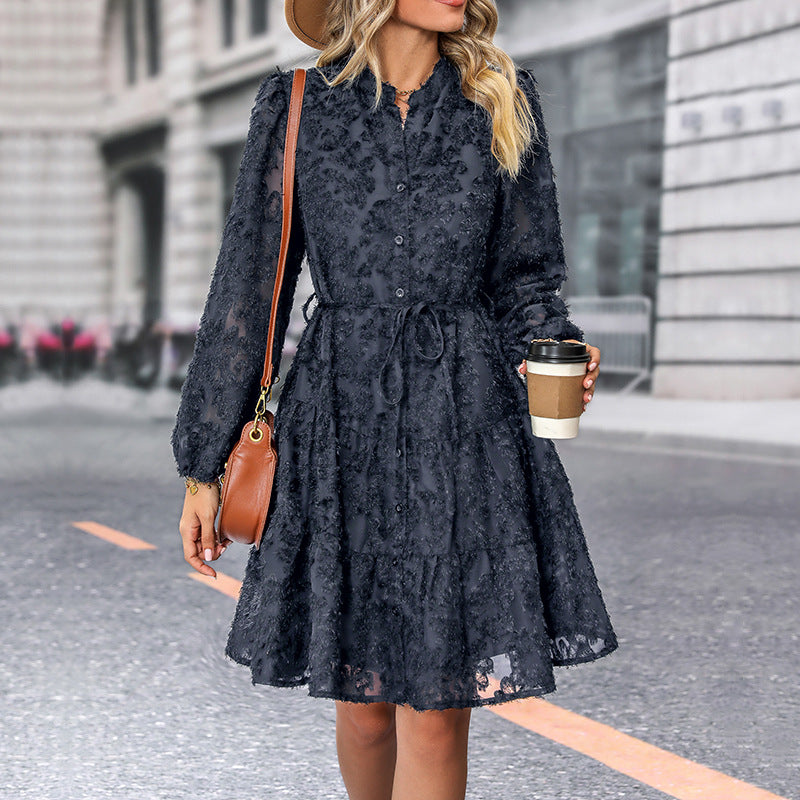 Damen Texturiertes Blusen‑Skaterkleid mit Volantstufen, durchgehender Knopfleiste und Taillenzug Echoarchiv