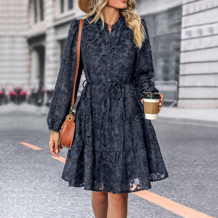 Damen Texturiertes Blusen‑Skaterkleid mit Volantstufen, durchgehender Knopfleiste und Taillenzug Echoarchiv