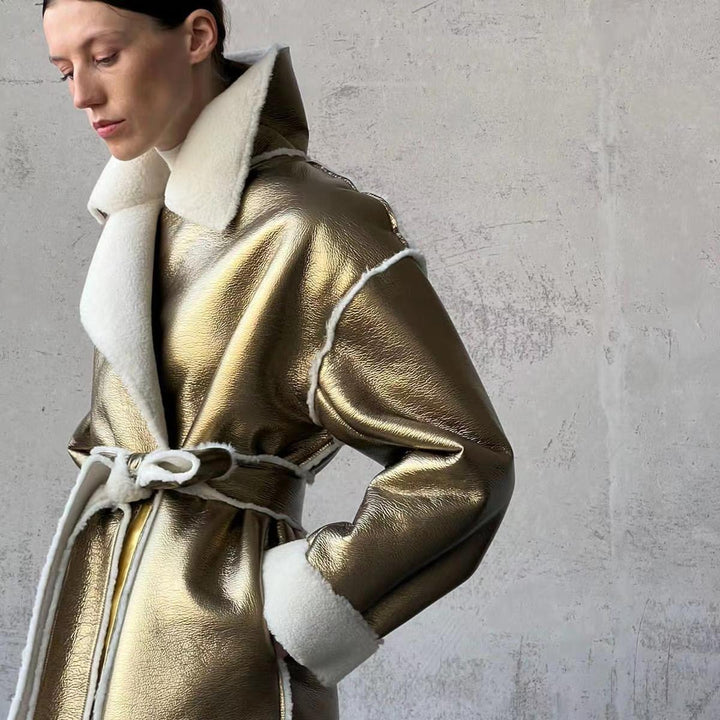 Damen Longline-Mantel aus Metallic‑Material mit Teddyfutter und überschnittener Schulter Echo Archiv