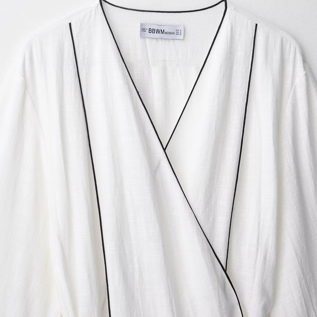 Damen Weite Plisseehose mit hohem Bund, verdeckter Knopfleiste und Kontrastpaspel Echoarchiv