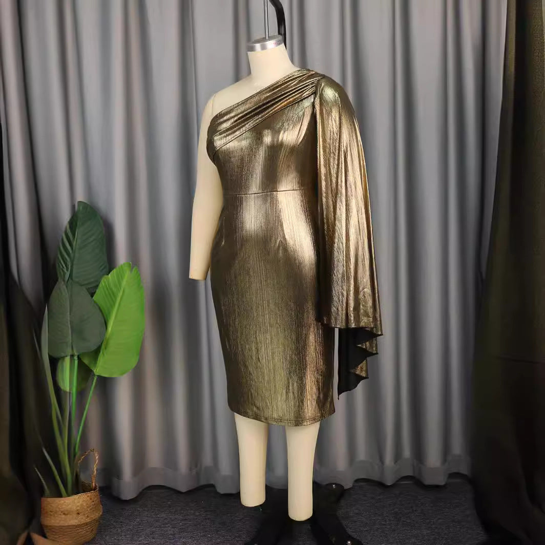 Damen Elegantes Ein-Schulter Kleid mit glänzender Stoffstruktur Echo Archiv