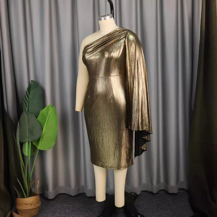 Damen Elegantes Ein-Schulter Kleid mit glänzender Stoffstruktur Echo Archiv