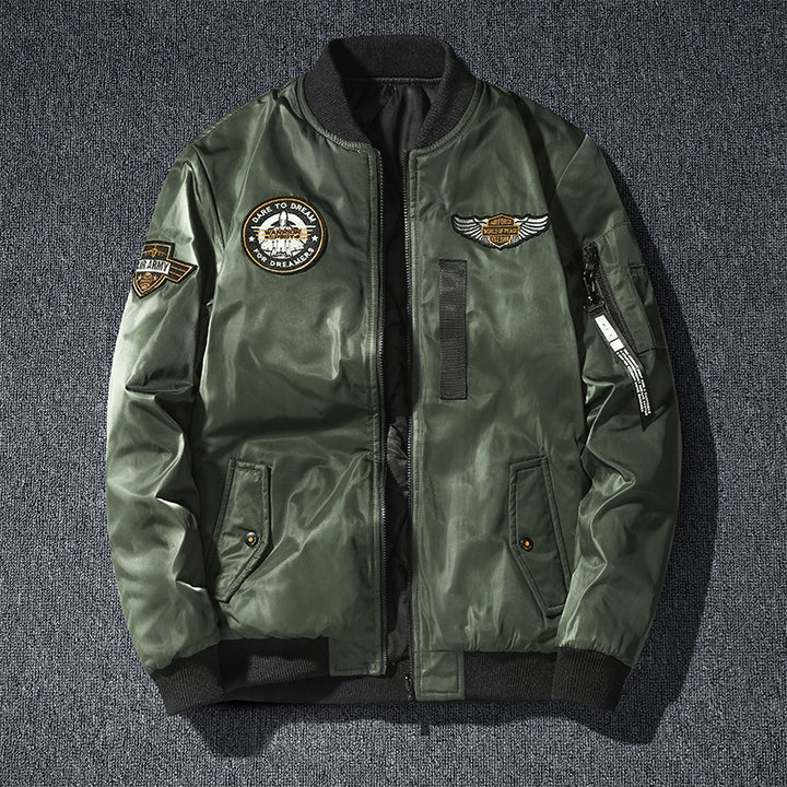 Herren -isolierte Flugstil-Bomberjacke mit gestickten Aufnähern und Utility-Ärmeltasche Echo Archiv