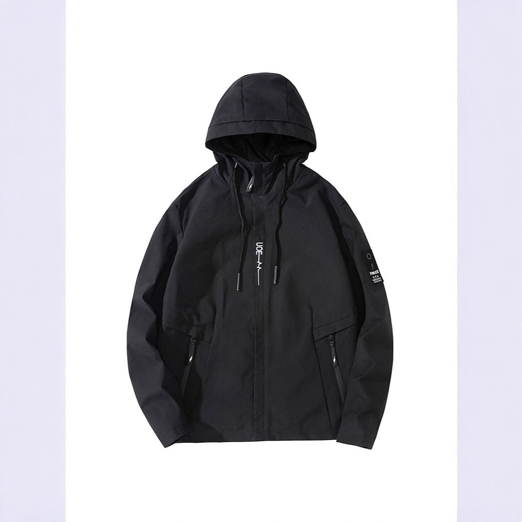 Herren Leichte Kapuzen-Softshelljacke im urbanen Utility-Stil mit verstellbarer Kapuze und verdecktem Reißverschluss Echoarchiv