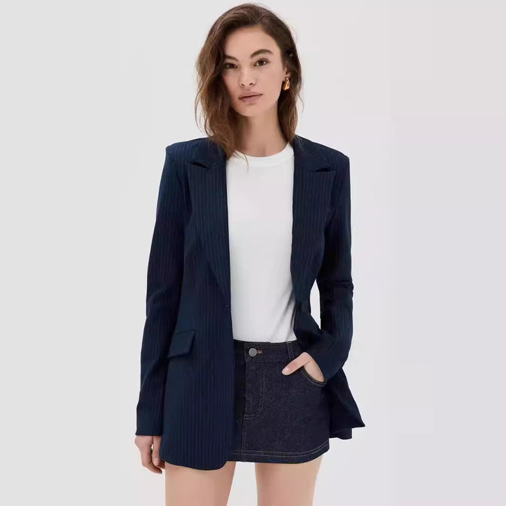 Damen Mini‑Blazerkleid im Nadelstreifen‑Tailoring mit tiefem Schalkragen Echoarchiv